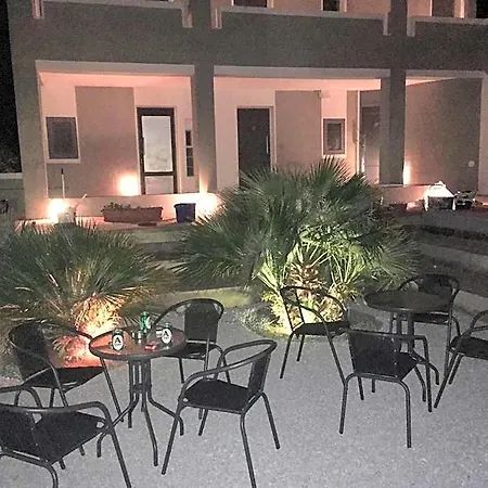 Anissaras Aparthotel