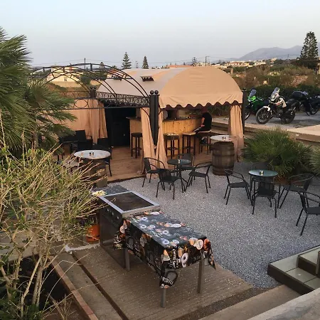 Anissaras アパートホテル